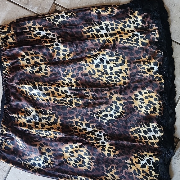 Victoria’s Secret Silky Satin Leopard Animal Print Vintage Half Slip Large - Picture 1 of 11